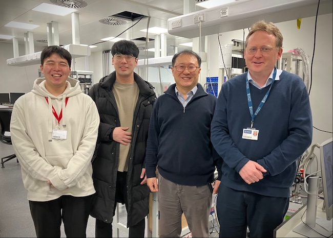 Professor Hadfield (right) showing Professor Yonuk Chong and visiting postgraduate researchers Dongki Choi and Beomgyu Cho the Quantum Sensors Laboratories in the University of Glasgow ARC